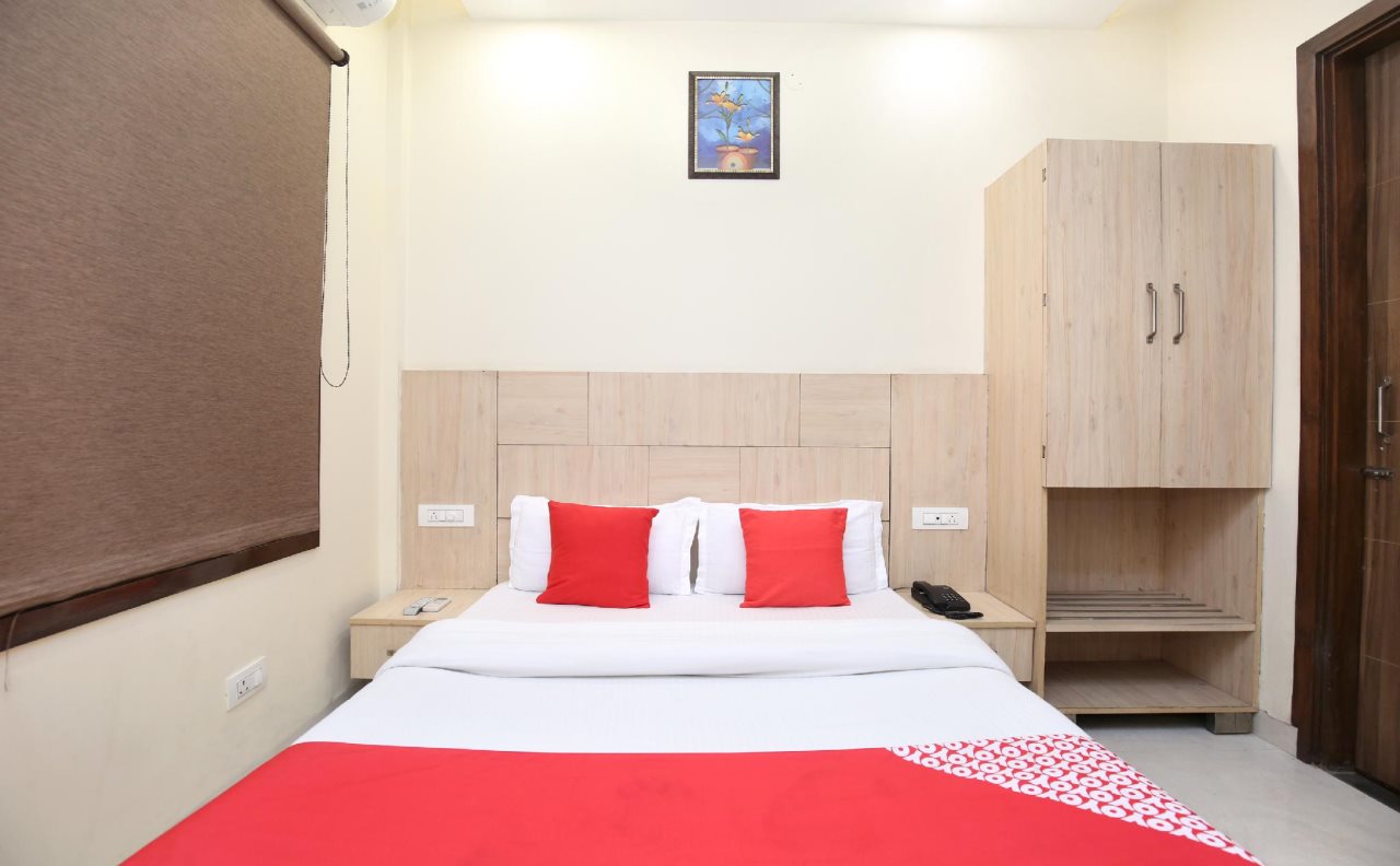 pax hotel welcome inn opp rly stn asr