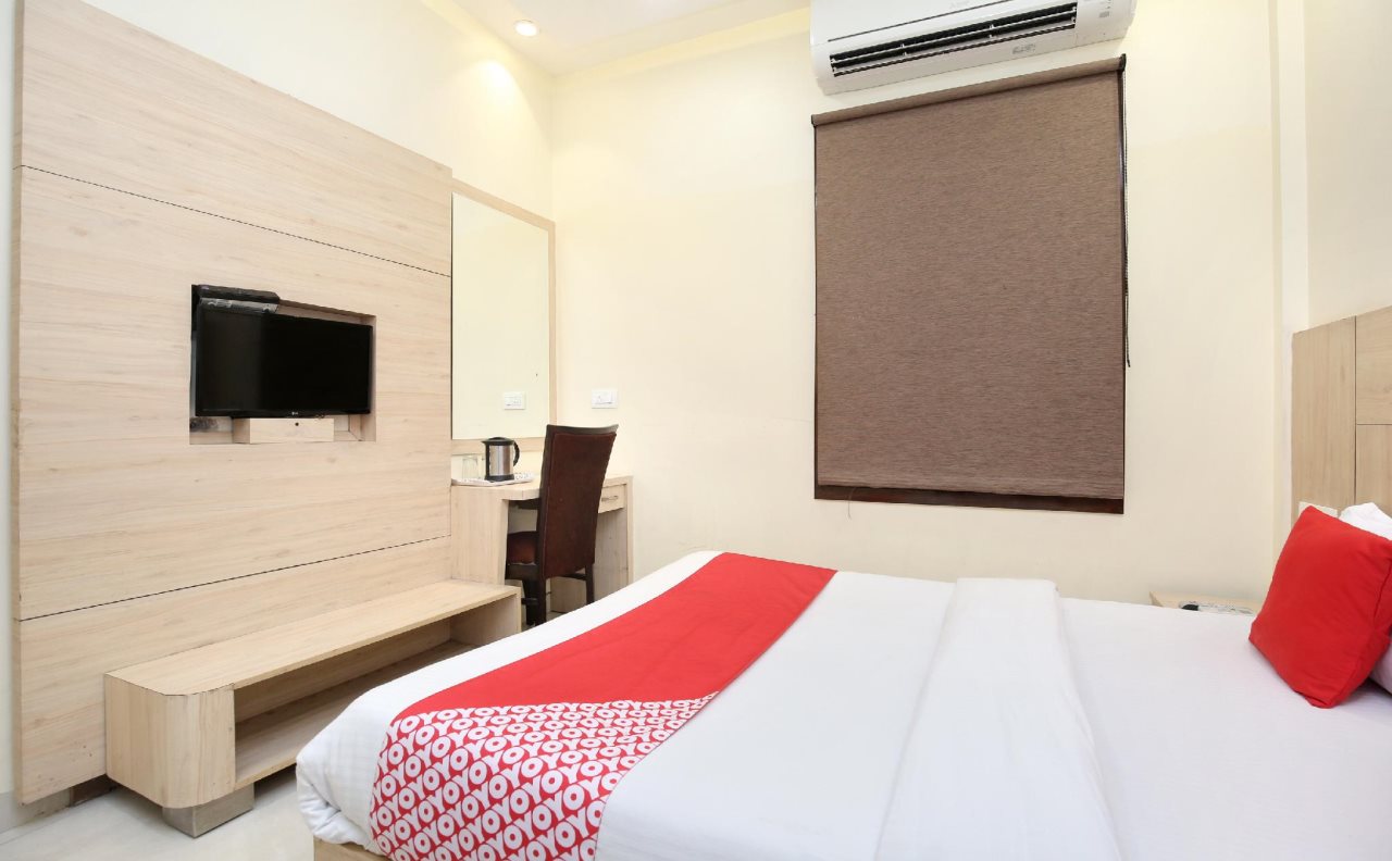 pax hotel welcome inn opp rly stn asr