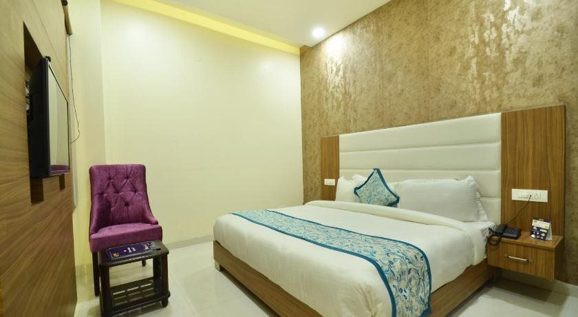 pax hotel welcome inn opp rly stn asr