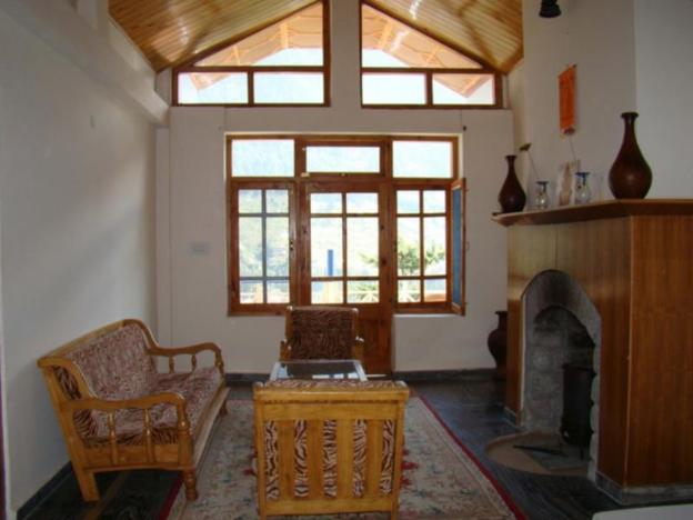 mountain trail manali hotel