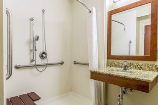 Quality Inn,New Philadelphia>>Dover,3 star