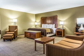 Quality Inn,New Philadelphia>>Dover,3 star