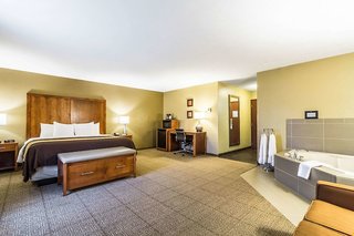 Quality Inn,New Philadelphia>>Dover,3 star