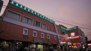 hotel embassy international