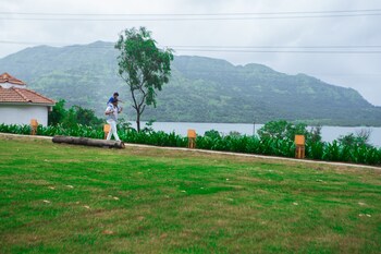 residency lake resort and spa