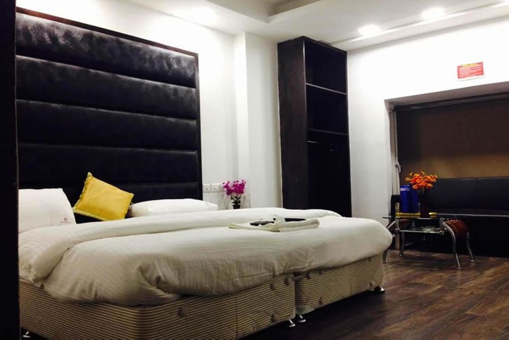 hotel saya new delhi railway station