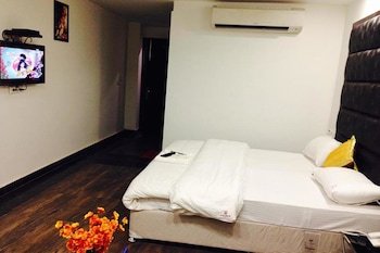 hotel saya new delhi railway station