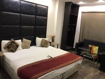 hotel saya new delhi railway station