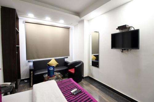 hotel saya new delhi railway station