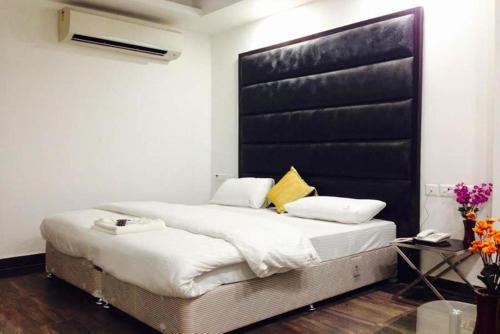 hotel saya new delhi railway station