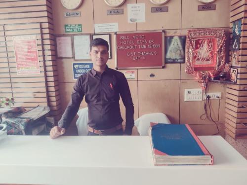 hotel saya new delhi railway station
