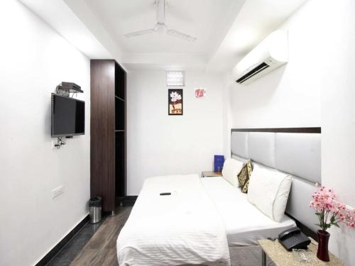 hotel saya new delhi railway station