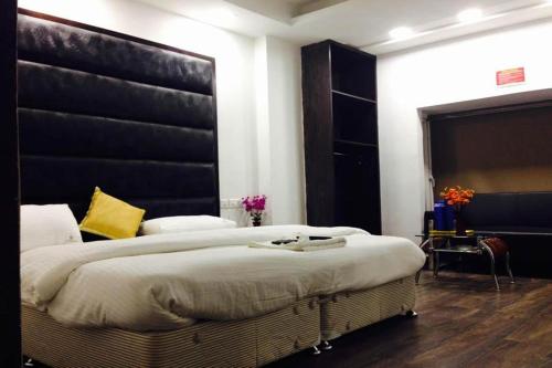 hotel saya new delhi railway station