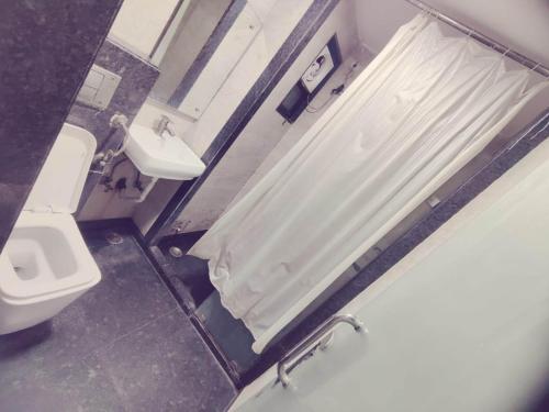 hotel saya new delhi railway station