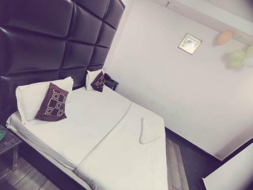 hotel saya new delhi railway station