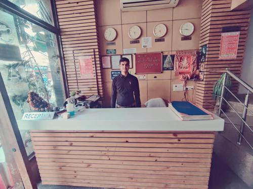 hotel saya new delhi railway station