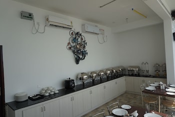 sea la vie covelong beach resort