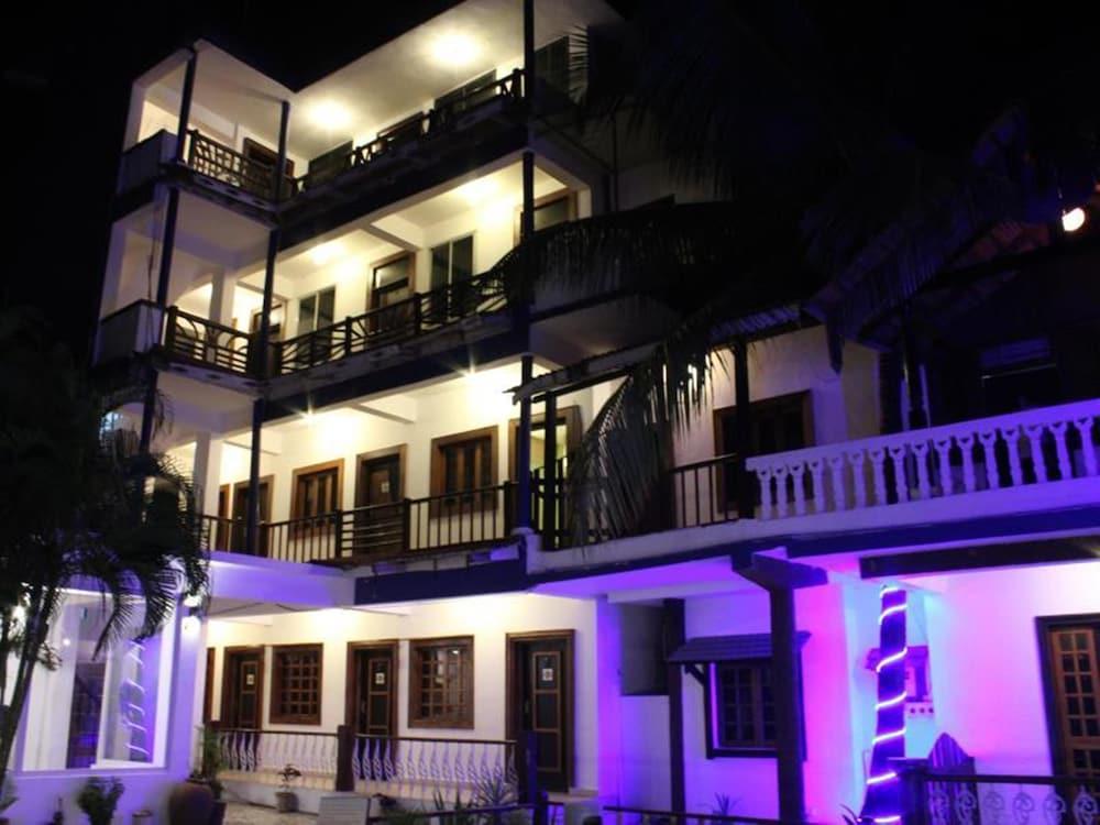 Down Da Village,Candolim Beach>>Candolim,3 star