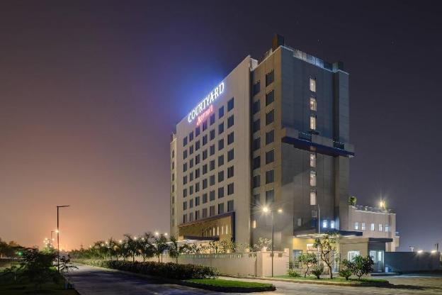 courtyard by marriott surat