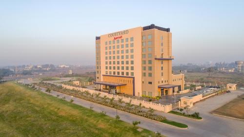 courtyard by marriott surat