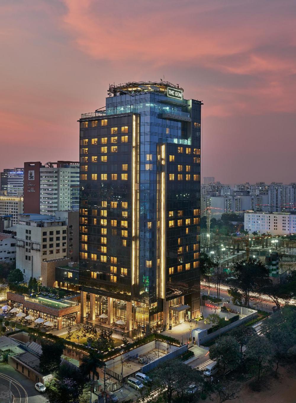 5 Star Hotels in Bangalore upto Rs.2000 Discount, Apply Code EMTGO