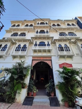hotel nahargarh palace
