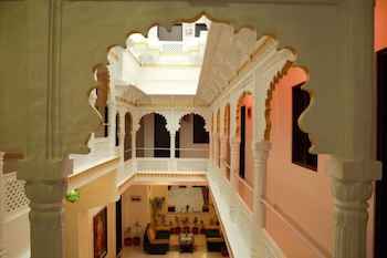 hotel nahargarh palace
