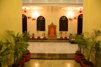 hotel nahargarh palace