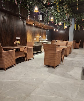 hotel shanti plaza