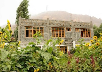 Maha Guest House