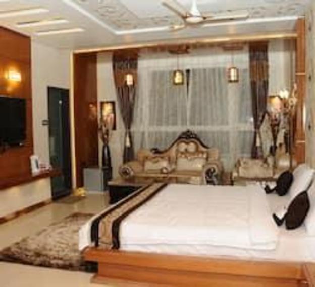 hotel rajahamsa