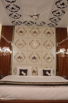 hotel rajahamsa