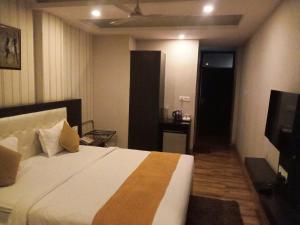paradise ganga a river side hotel