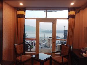 paradise ganga a river side hotel