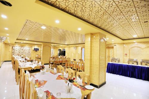 Hotel Shefaf,Jammu And Kashmir>>Srinagar,3 star