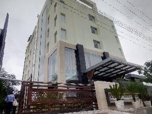Hotel Ranbirs,Cp-125 Viraj Khand Rd, Viraj Khand,4 star