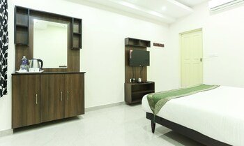 Treebo Cmks Habitat Center, Cochin,Eramalloor>>Chempu,3 star