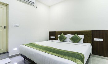 Treebo Cmks Habitat Center, Cochin,Eramalloor>>Chempu,3 star