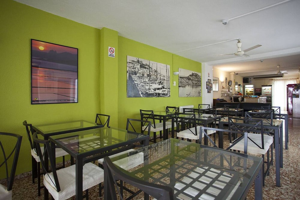 hostal europa punico