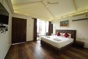 Sunset & Waves Resort,Goa>>Arambol,2 star