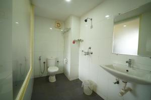 Sunset & Waves Resort,Goa>>Arambol,2 star