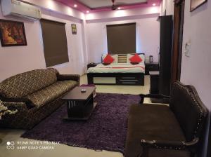 Hotel Crystal Inn,In Ahmedabad (Ahmedabad City Centre),2 star