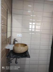 Hotel Crystal Inn,In Ahmedabad (Ahmedabad City Centre),2 star