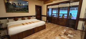 chamong chiabari mountain retreat