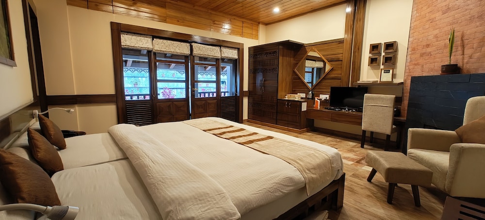 chamong chiabari mountain retreat