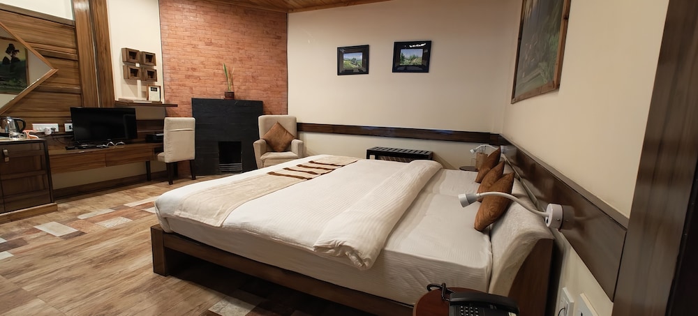 chamong chiabari mountain retreat