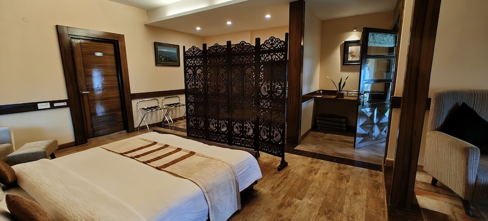 chamong chiabari mountain retreat