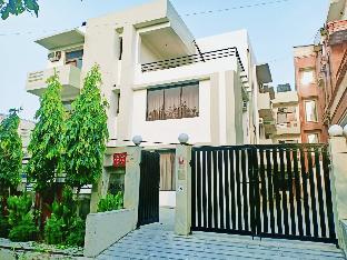 Hotel Akash Palace,Sector 52 Noida,3 star