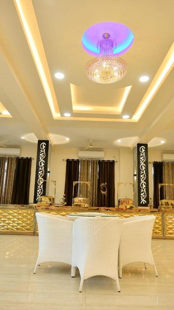 hotel shiv palace