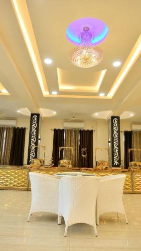 hotel shiv palace
